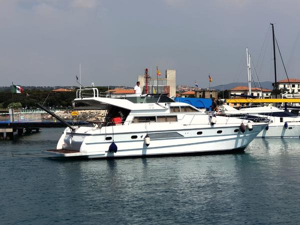 1#4403 Imbarcazione a motore con fly Hi Star Marine 52 in vendita - foto 2