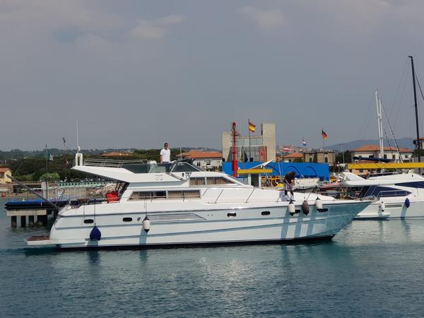 1#4403 Imbarcazione a motore con fly Hi Star Marine 52 in vendita - foto 3
