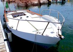 Natante a motore open in legno e vetroresina - Lotto 1 (Asta 4414)