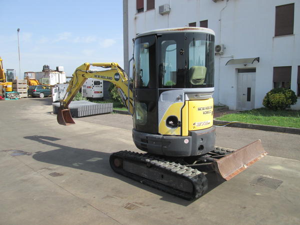 19#4419 Miniescavatore New Holland Kobelco E 27.2SR in vendita - foto 3