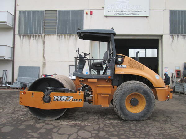 21#4419 Rullo vibrante ferro/gomma Case 1107 DX-D in vendita - foto 2
