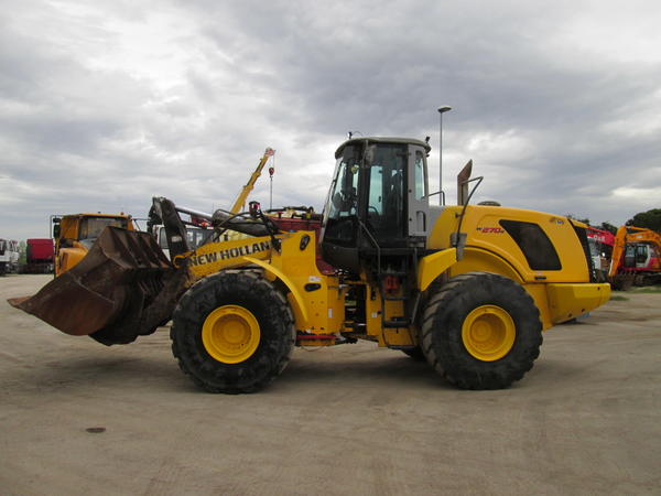 23#4419 Pala gommata New Holland W270B in vendita - foto 3