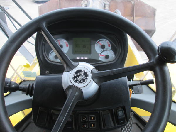 23#4419 Pala gommata New Holland W270B in vendita - foto 17