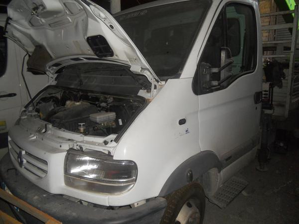 17#4426 Autocarro Renault Mascott con gru in vendita - foto 13