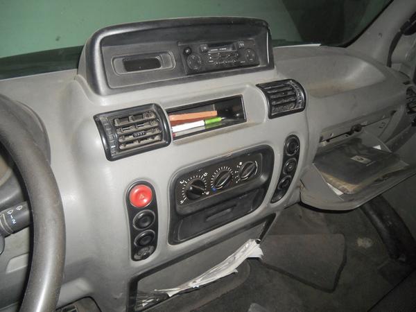 17#4426 Autocarro Renault Mascott con gru in vendita - foto 27