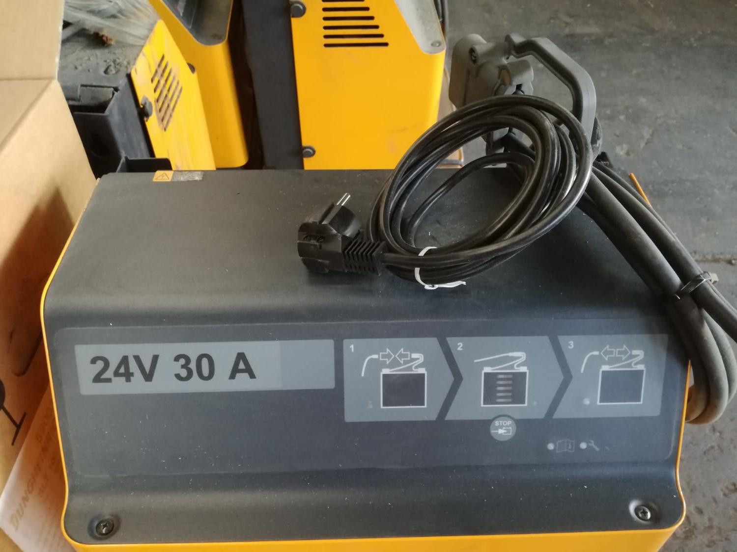 Lot Jungheinrich battery charger