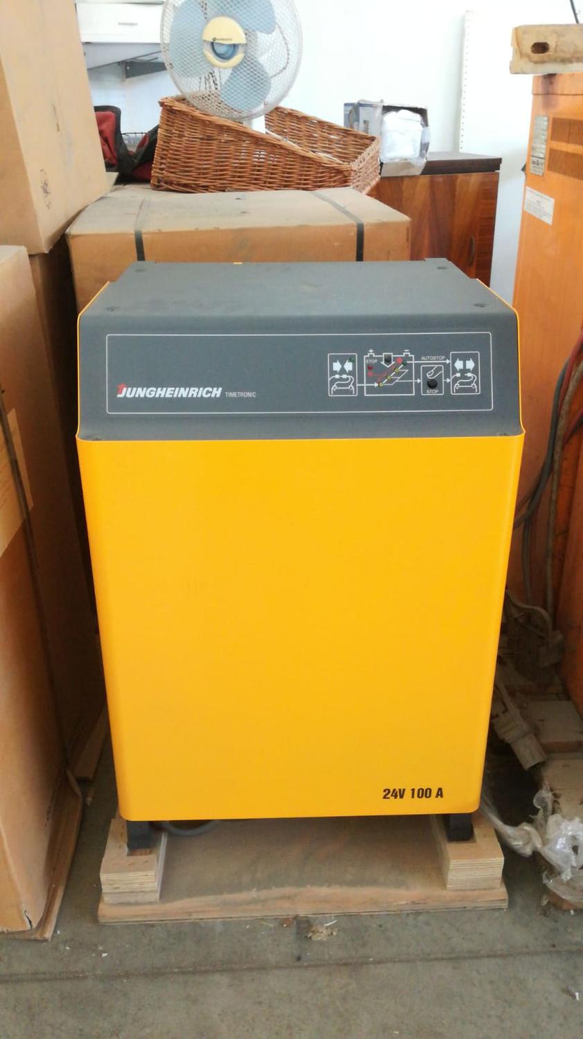 Lot Jungheinrich battery charger