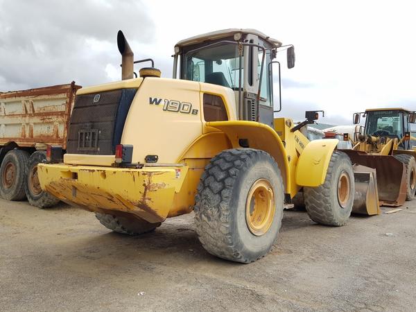 13#4479 Pala gommata New Holland in vendita - foto 1