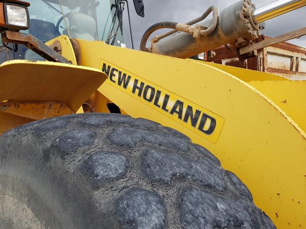 13#4479 Pala gommata New Holland in vendita - foto 7