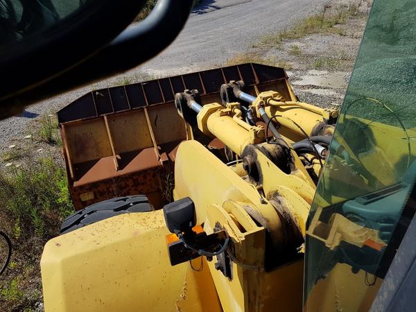 27#4479 Pala gommata con accessori Caterpillar in vendita - foto 15