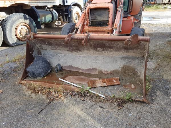 55#4479 Terna gommata Hitachi in vendita - foto 5