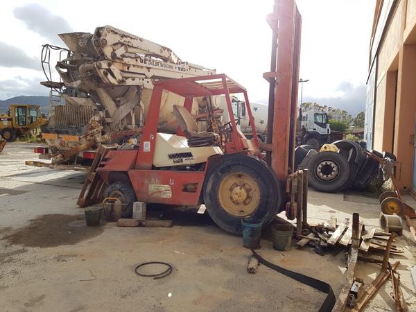 56#4479 Ruspa cingolata Caterpillar e carrello elevatore Manitou in vendita - foto 4