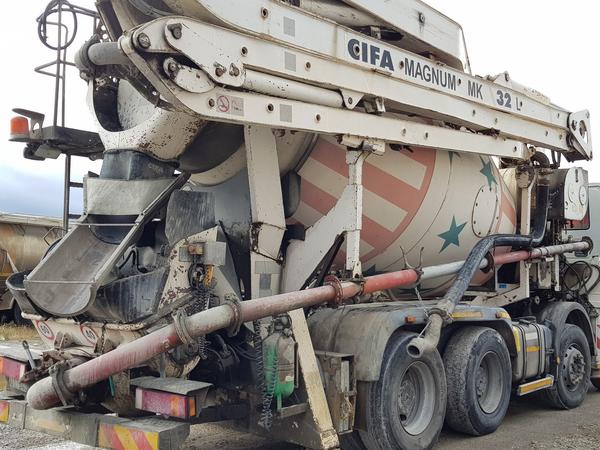 61#4479 Betonpompa Iveco Trakker in vendita - foto 3
