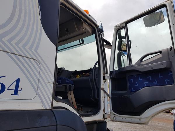 64#4479 Trattore Iveco con semirimorchio Minerva in vendita - foto 18