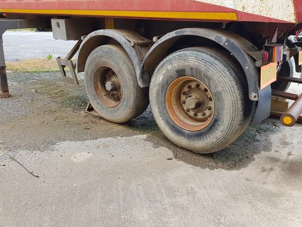 64#4479 Trattore Iveco con semirimorchio Minerva in vendita - foto 28