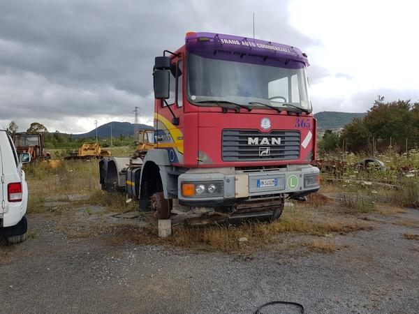 74#4479 Trattore Man e spazzatrice Mercedes in vendita - foto 2