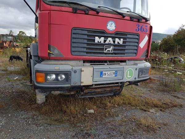 74#4479 Trattore Man e spazzatrice Mercedes in vendita - foto 4