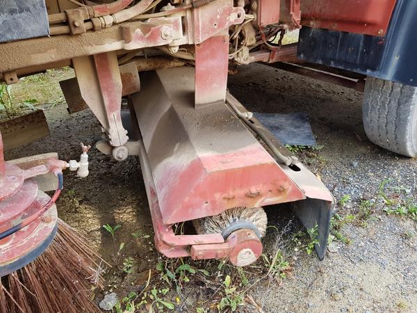 74#4479 Trattore Man e spazzatrice Mercedes in vendita - foto 11