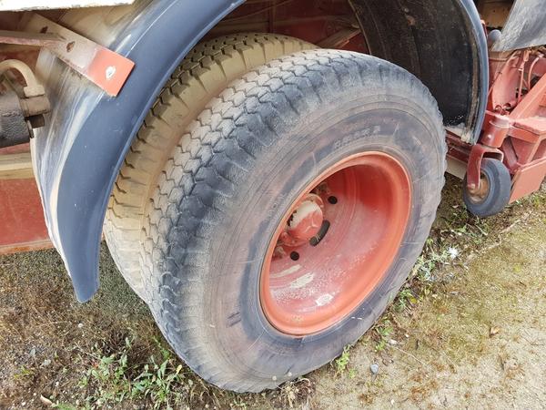 74#4479 Trattore Man e spazzatrice Mercedes in vendita - foto 12