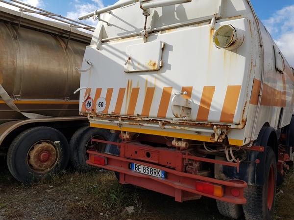 74#4479 Trattore Man e spazzatrice Mercedes in vendita - foto 13