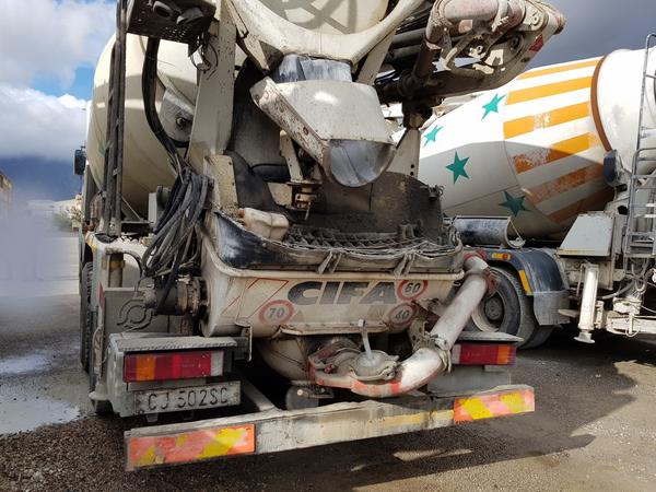 75#4479 Betoniera Iveco Eurotrakker e betonpompa in vendita - foto 8