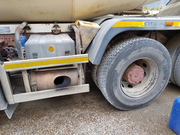 75#4479 Betoniera Iveco Eurotrakker e betonpompa in vendita - foto 36