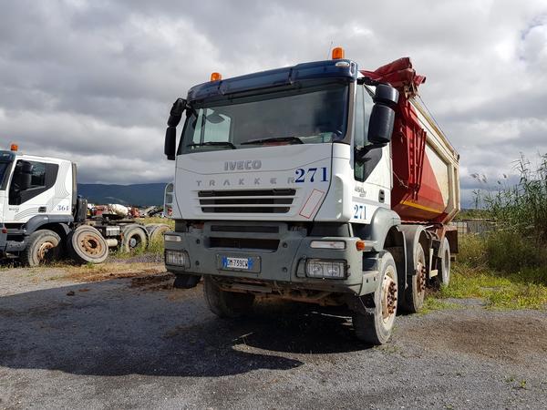 83#4479 Camion Iveco Trakker e autocarro Iveco Daily in vendita - foto 1