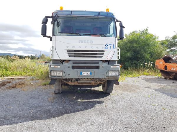 83#4479 Camion Iveco Trakker e autocarro Iveco Daily in vendita - foto 2