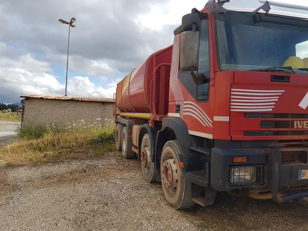 85#4479 Autocisterne Iveco e autocarro Daily in vendita - foto 3