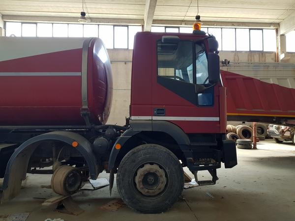 85#4479 Autocisterne Iveco e autocarro Daily in vendita - foto 17