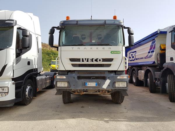 87#4479 Camion Iveco Trakker in vendita - foto 2