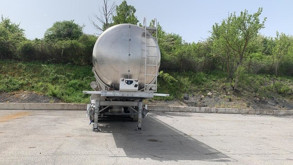 3#4492 Cisterna in acciaio inox con semirimorchio Menci in vendita - foto 2
