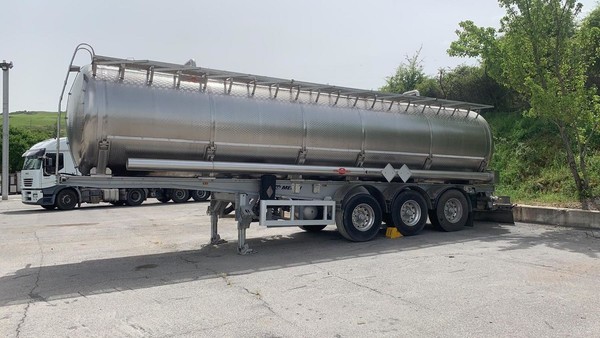 3#4492 Cisterna in acciaio inox con semirimorchio Menci in vendita - foto 3