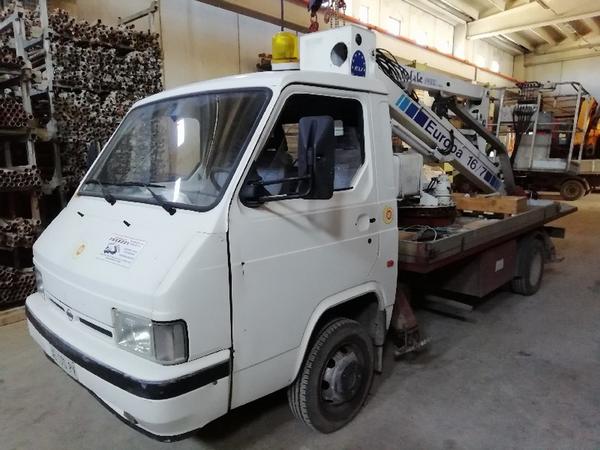13#4493 Autovettura Nissan Trade in vendita - foto 1