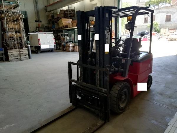 Carrelli elevatori in vendita