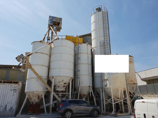 8#4499 Silos e macchinari per la lavorazione di premiscelati in vendita - foto 1
