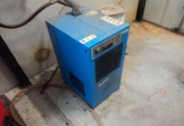 15#4504 Compressore a vite Fini ed essiccatore Friulair in vendita - foto 2