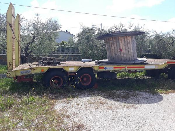 Rimorchi e semirimorchi in vendita