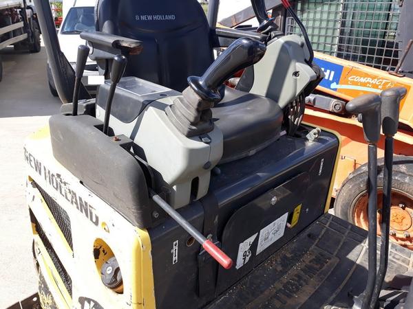 8#4515 Miniescavatore New Holland Kobelco in vendita - foto 6