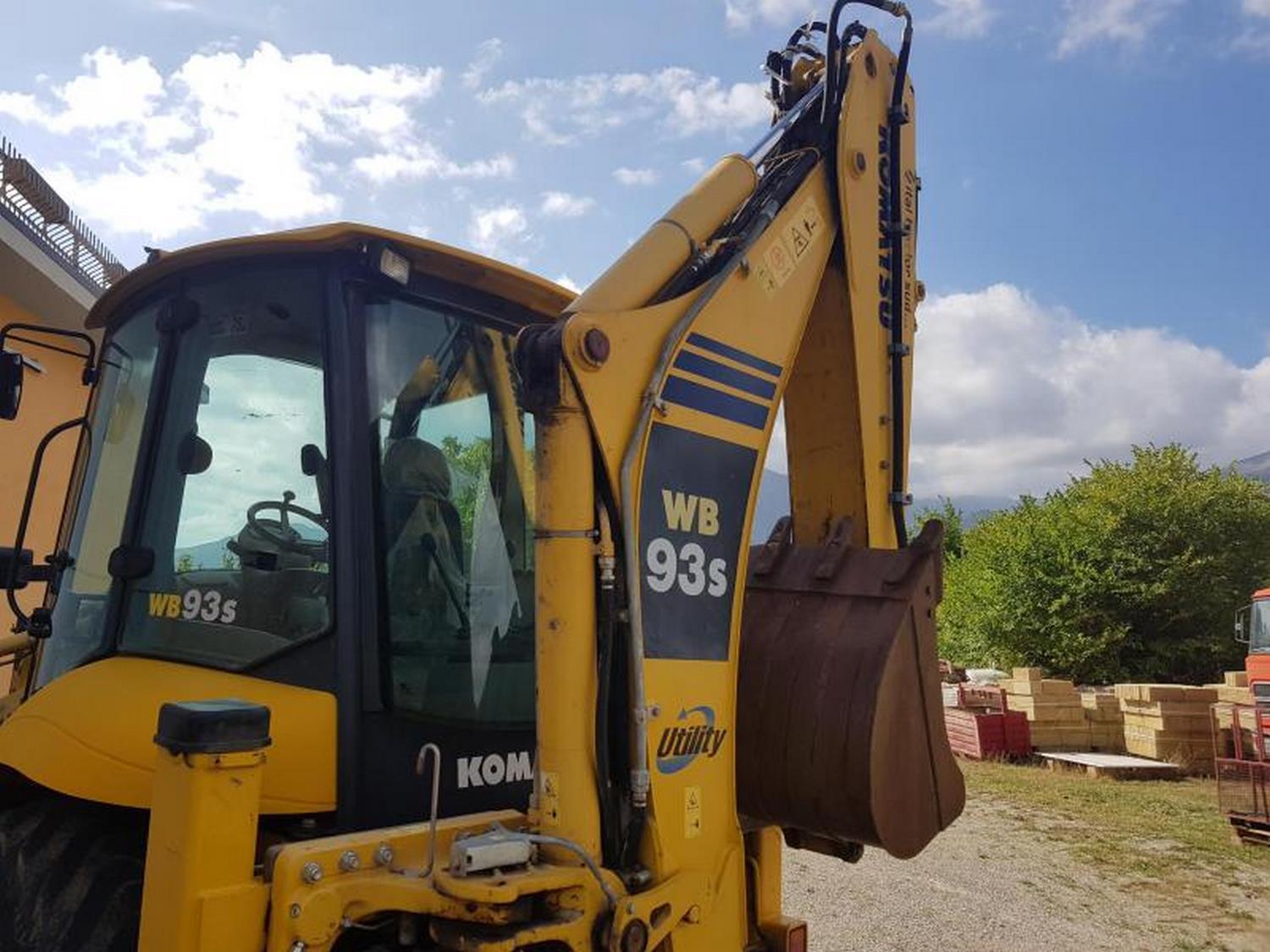 Lot Komatsu backhoe loader