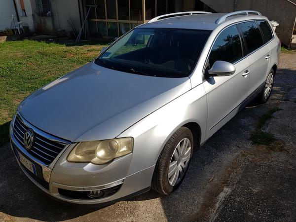 3#4520 Autovettura Volkswagen Passat in vendita - foto 1