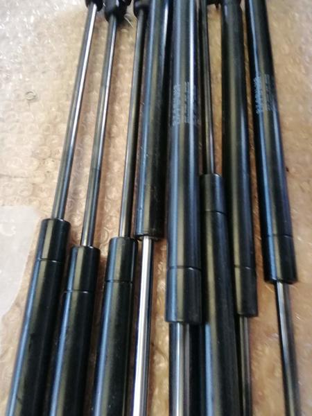 43#4533 Cerniere per porte e molle a gas in vendita - foto 3