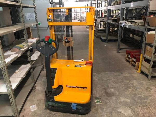 Carrelli elevatori in vendita