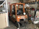 Image 1 - Manual pallet trucks and and Toyota forklift - Lot 4 (Auction 4548)