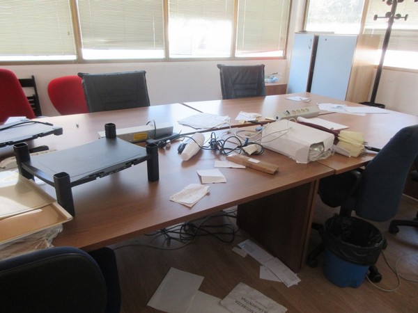 10#4559 Arredamento da ufficio in vendita - foto 1