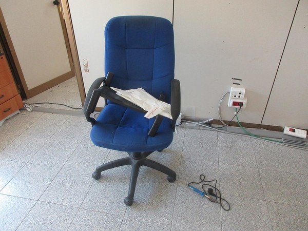 10#4559 Arredamento da ufficio in vendita - foto 2