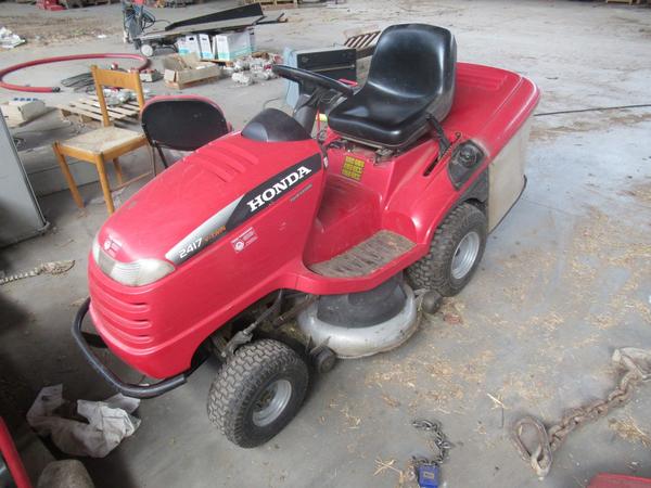5#4569 Trattorino tagliaerba Honda e attrezzature per cantiere edile in vendita - foto 1