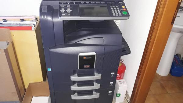 3#4617 Arredamento e macchine elettroniche per punto vendita in vendita - foto 2