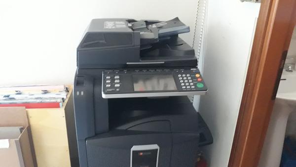 3#4617 Arredamento e macchine elettroniche per punto vendita in vendita - foto 38