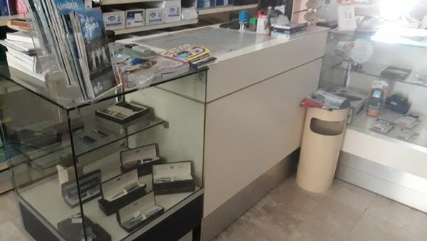 3#4617 Arredamento e macchine elettroniche per punto vendita in vendita - foto 54
